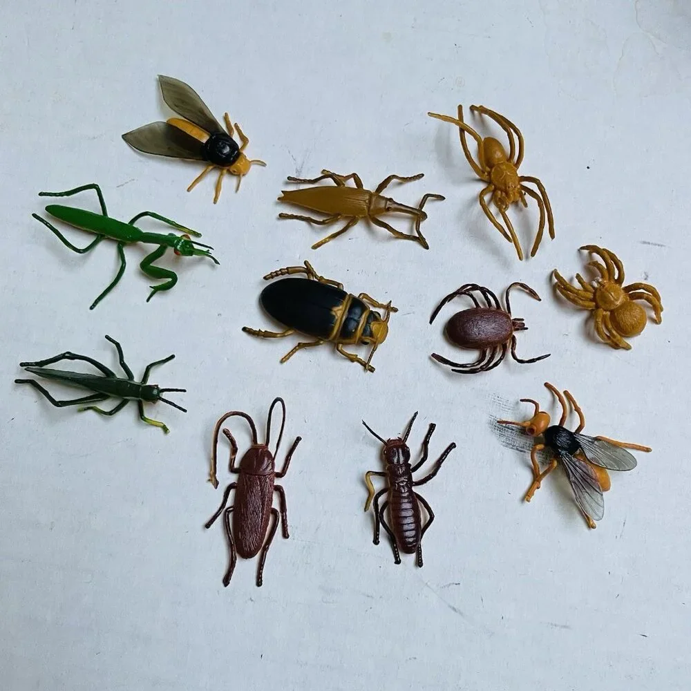 Insects Beetle Fly Weevil Mantis‎ Spider Grasshopper 11 Pieces 2in Vintage 1989